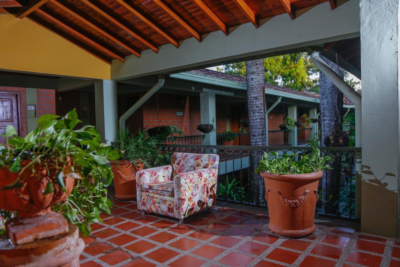 Hotel Y Restaurante Meson Del Gitano Caucasia Exteriör bild