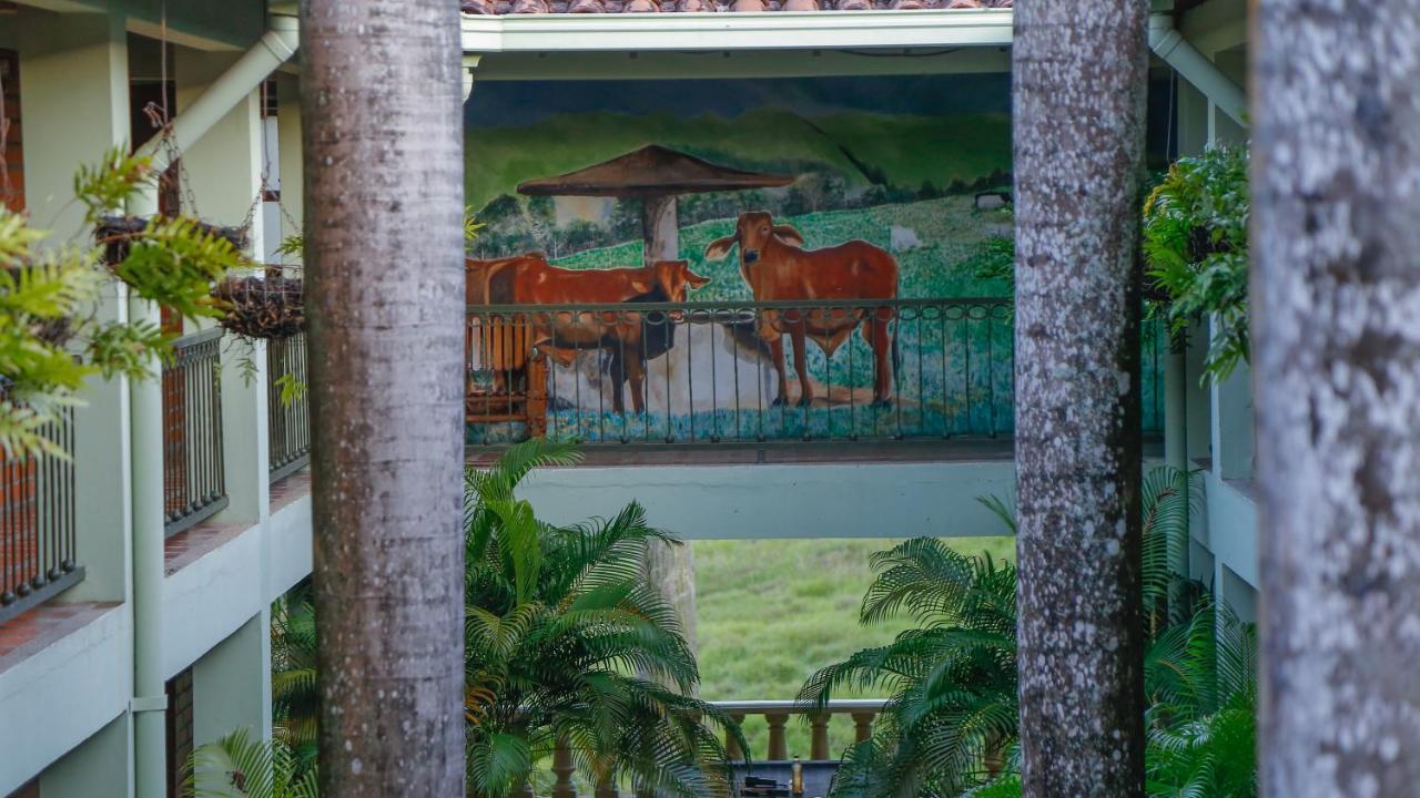 Hotel Y Restaurante Meson Del Gitano Caucasia Exteriör bild